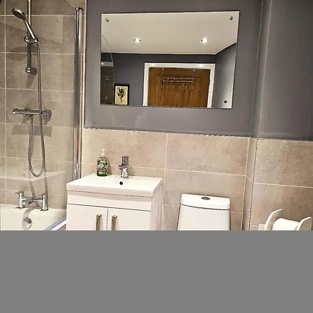 Apartment Homebird - Epsom *