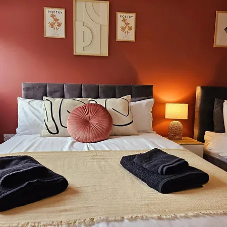 Apartment Homebird - Epsom *