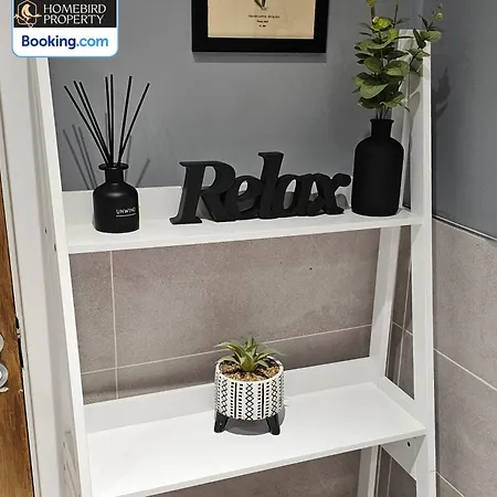 Welcoming 2bedroom By Homebird Management Short Lets & Serviced With Free Parking 公寓 *