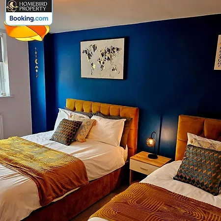 Welcoming 2bedroom By Homebird Management Short Lets & Serviced With Free Parking *