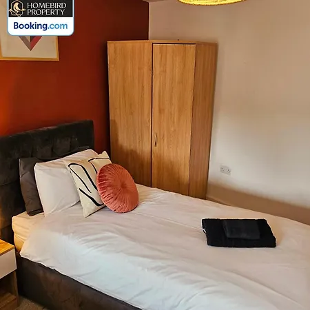 公寓 Welcoming 2bedroom By Homebird Management Short Lets & Serviced With Free Parking *